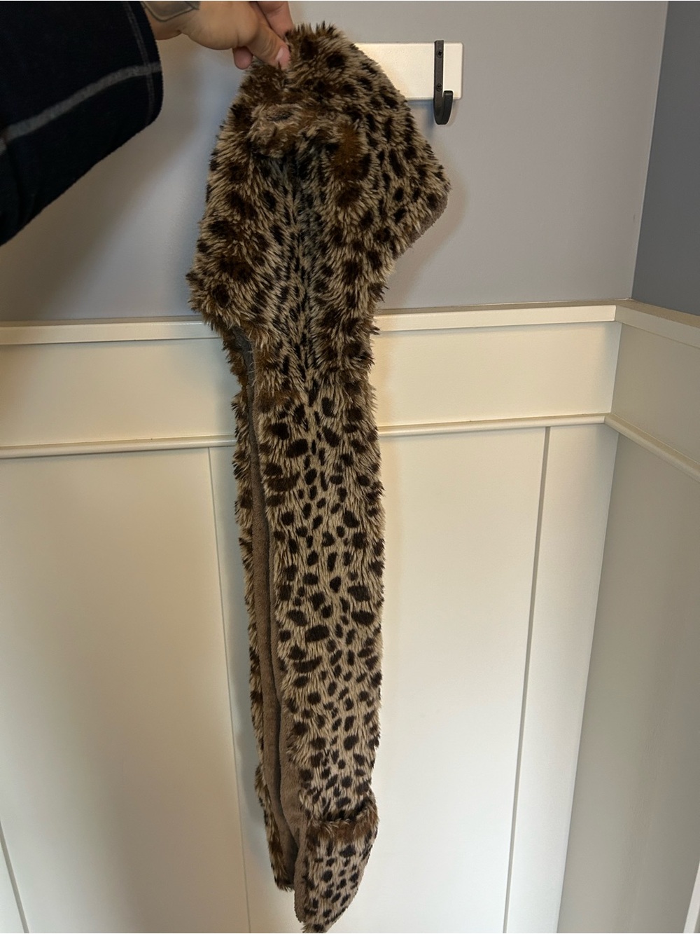 Vintage Aldo sherpa fleece lined leopard fur hat accessory - Picture 3 of 10